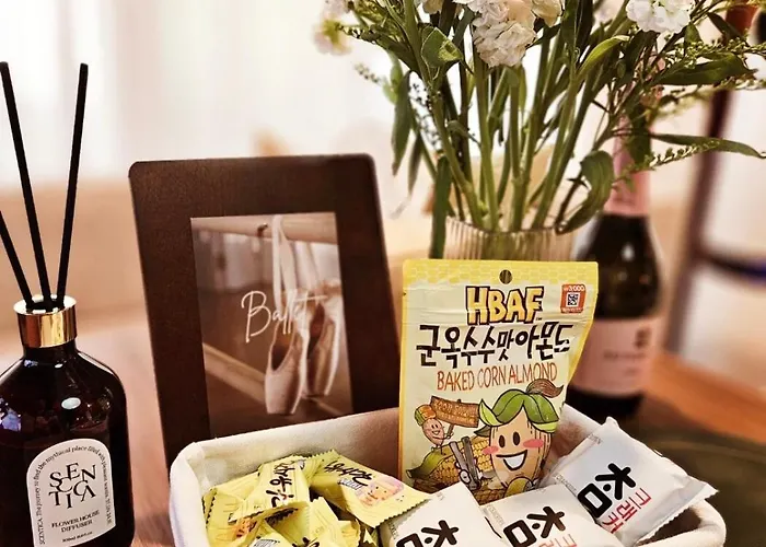 30평 프라이빗 감각적인 숙소, 넓은 거실, 신방화역에서 2분, 김포공항, 홍대 근처 아파트 *