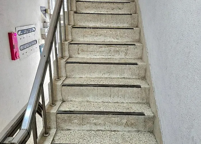 30평 프라이빗 감각적인 숙소, 넓은 거실, 신방화역에서 2분, 김포공항, 홍대 근처 아파트